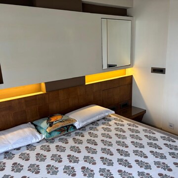 Bedroom in 3 BHK Apartment at Shah Shanti Villa, Irla – for Rent