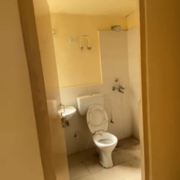 Bathroom, conscient-habitat-residences 2 Bedroom 630 Sq.Ft. Apartment In Faridpur Faridabad 9308637