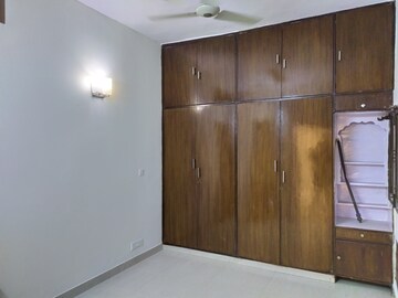 Room in 2.5 BHK Apartment at Kalkaji – for Rent