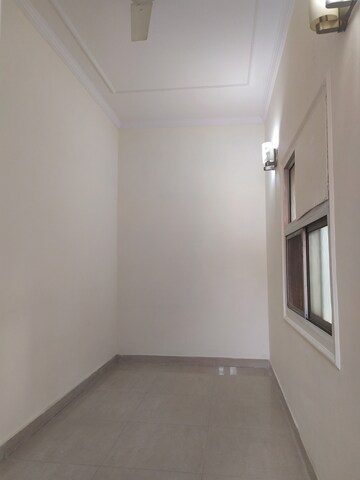 Room in 2.5 BHK Apartment at Kalkaji – for Rent