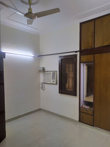 Room in 2.5 BHK Apartment at Kalkaji – for Rent