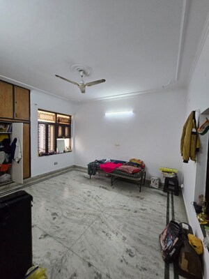 Parking in 2 BHK Builder Floor at Sector 37 – for Rent