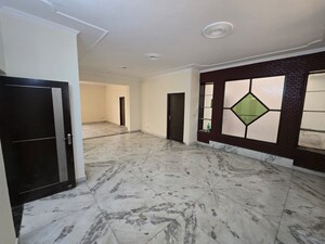 Bedroom in 2 BHK Builder Floor at Sector 37 – for Rent