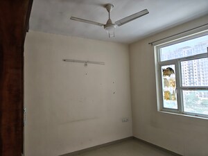 Room in 3 BHK Independent House at Omaxe R2, Gomti Nagar – for Rent