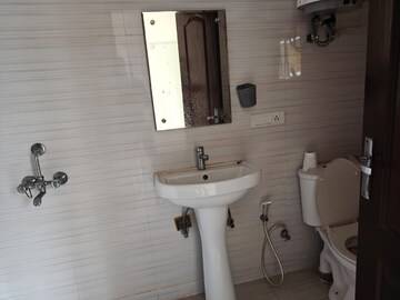 Bathroom in 3 BHK Independent House at Omaxe R2, Gomti Nagar – for Rent