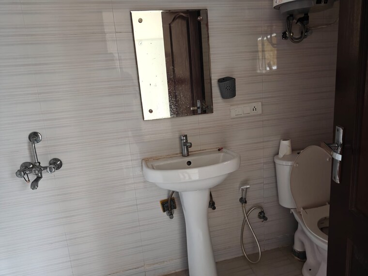Bathroom, omaxe-r2 3 Bedroom 1850 Sq.Ft. Independent House In Gomti Nagar Lucknow 9308687