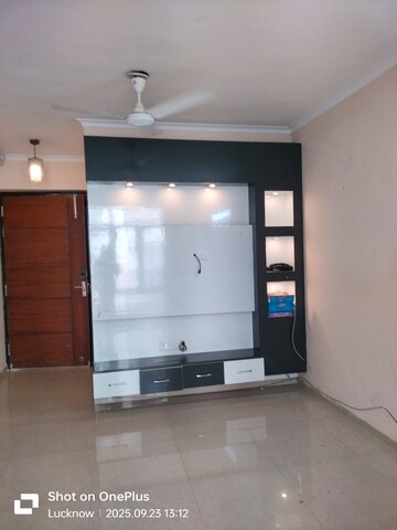 Room in 3 BHK Independent House at Omaxe R2, Gomti Nagar – for Rent