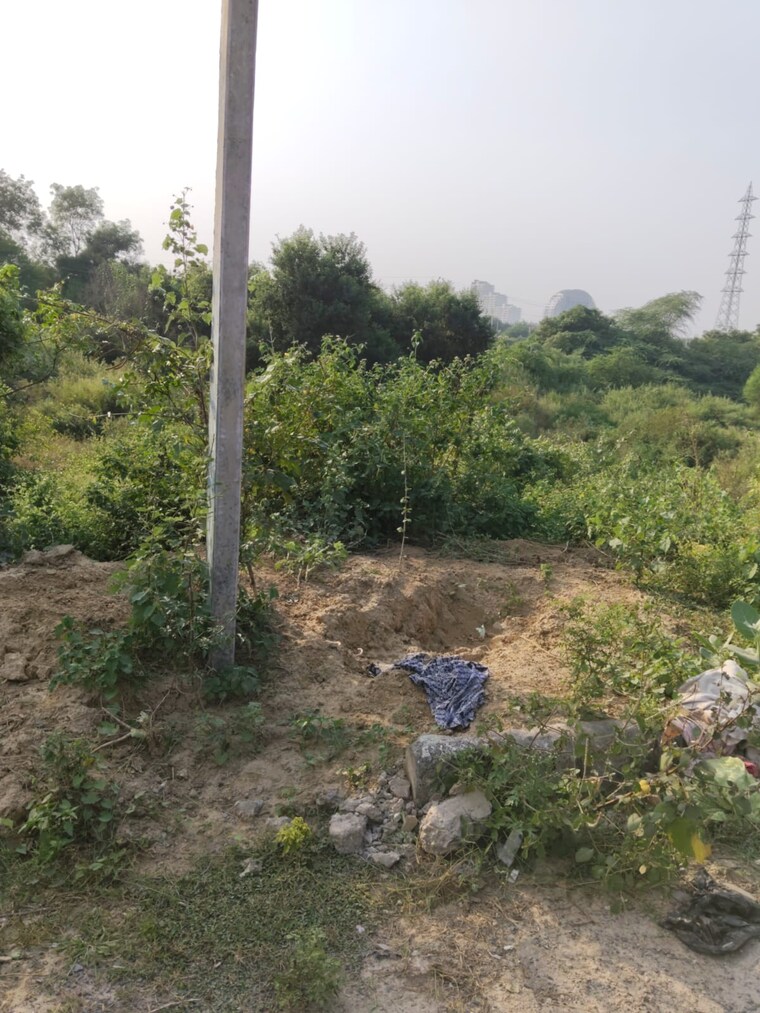undefined, sector 77  218 Sq.Yd. Plot In Sector 77 Faridabad 9308672
