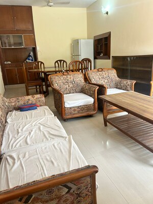 2 BHK Builder Floor For Rent in Sector 27