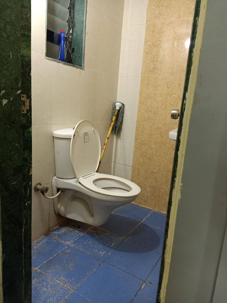 Bathroom, haware-infotech-park Commercial Office Space 700 Sq.Ft. In Vashi Sector 30a Navi Mumbai 9308703