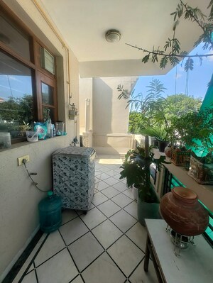 Parking in 2 BHK Builder Floor at Sector 33 – for Rent