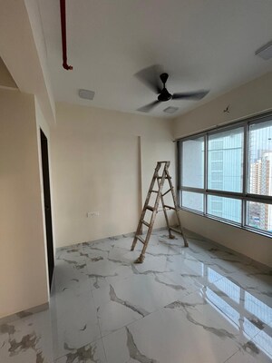 Room in 2.5 BHK Apartment at Malad West – for Sale