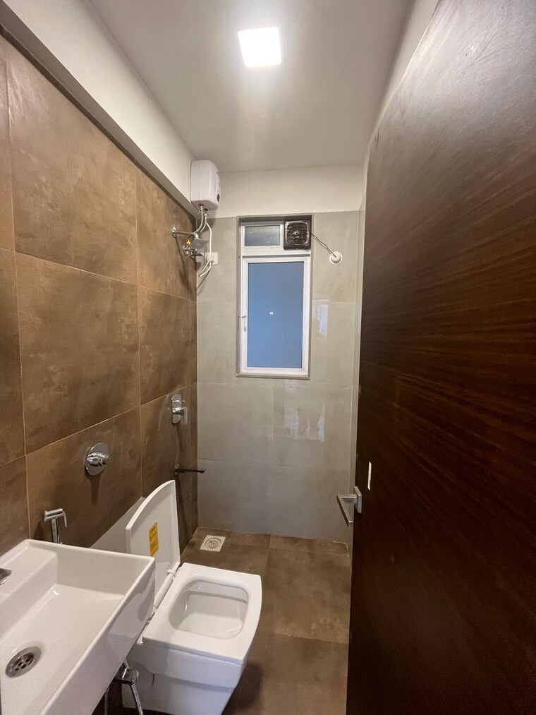 Bathroom, malad west 2.5 Bedroom 1400 Sq.Ft. Apartment In Malad West Mumbai 9308747