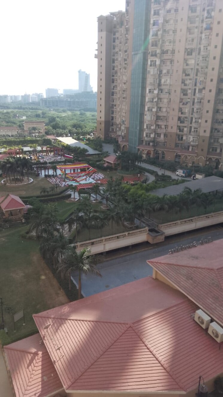 Swimming Pool, amrapali-princely-estate 3 Bedroom 1315 Sq.Ft. Apartment In Sector 76 Noida 9308734