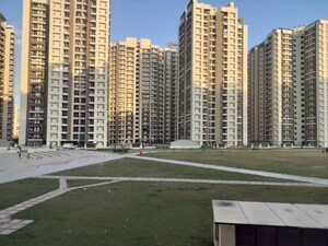 2.5 BHK Apartment – Exterior View View at Amrapali Golf Homes, Sector 4 Greater Noida - for Rent