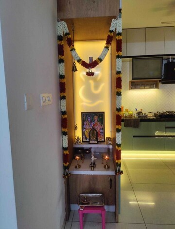 Room in 2 BHK Apartment at Aparna Sarovar Zenith, Nallagandla – for Rent