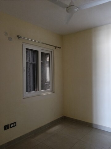 Room in 2.5 BHK Apartment at Windlass River Valley, Harrawala – for Rent