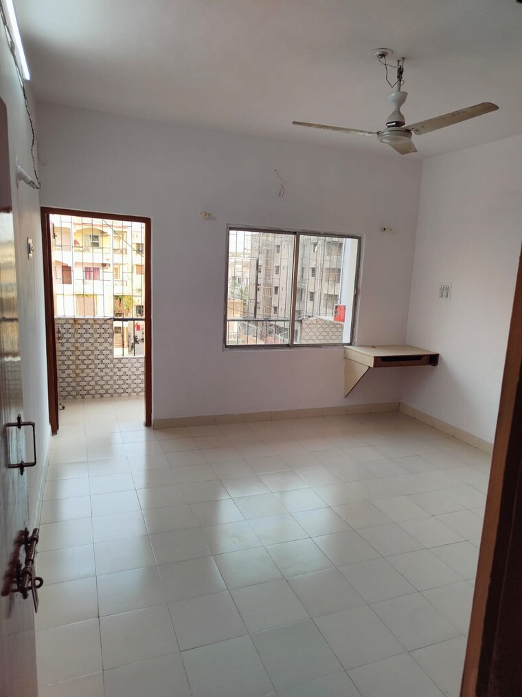 Room, bhatar 4 Bedroom 1400 Sq.Ft. Apartment In Bhatar Surat 9308945