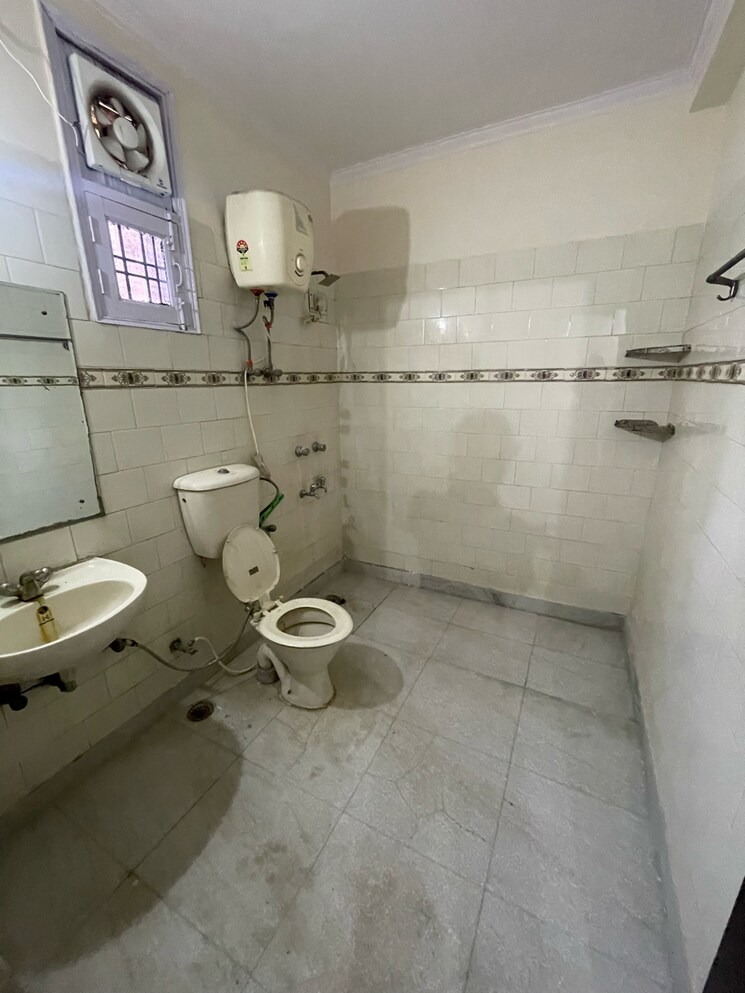 Bathroom, prabhu-apartments 3 Bedroom 1500 Sq.Ft. Apartment In Ankheer Faridabad 9308954
