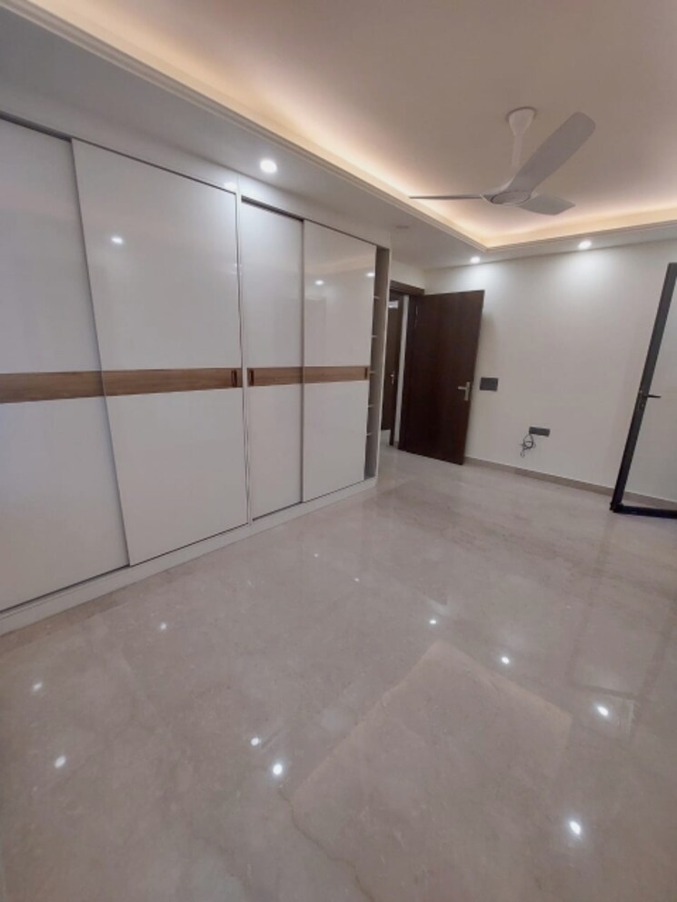 Room, arya-chittaranjan-park 3 Bedroom 200 Sq.Yd. Builder Floor In Kalkaji Delhi 9309001