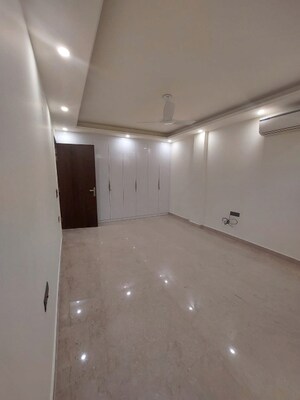 Bedroom in 3 BHK Builder Floor at Arya Chittaranjan Park, Kalkaji – for Rent