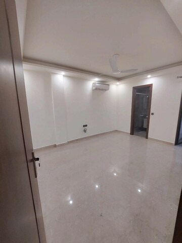 Bedroom in 3 BHK Builder Floor at Arya Chittaranjan Park, Kalkaji – for Rent