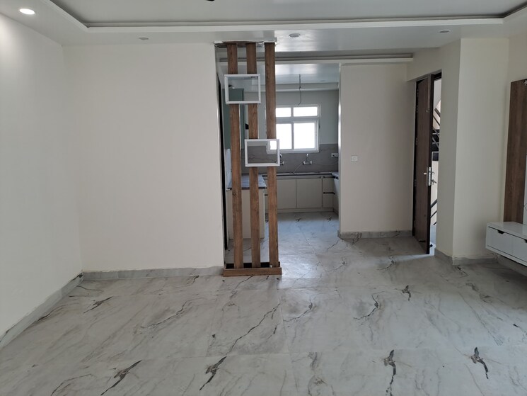 Room, patiala road 3 Bedroom 1100 Sq.Ft. Builder Floor In Patiala Road Zirakpur 9308980