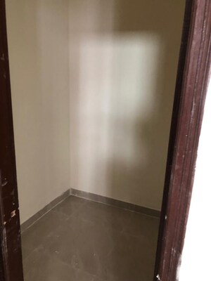 Room in 2 BHK Apartment at Maya Garden City, Nagla Road – for Rent