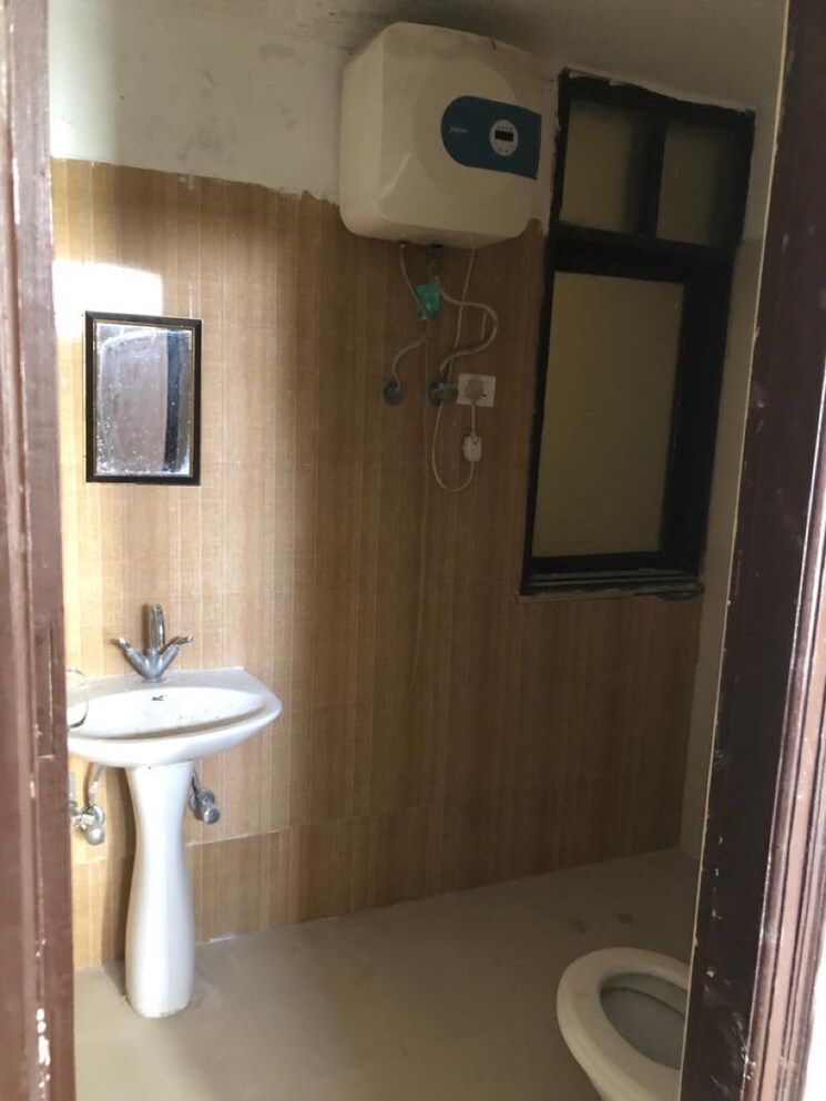 Bathroom, maya-garden-city 2 Bedroom 1355 Sq.Ft. Apartment In Nagla Road Zirakpur 9309024