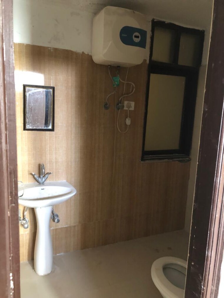 Bathroom, maya-garden-city 2 Bedroom 1355 Sq.Ft. Apartment In Nagla Road Zirakpur 9309024