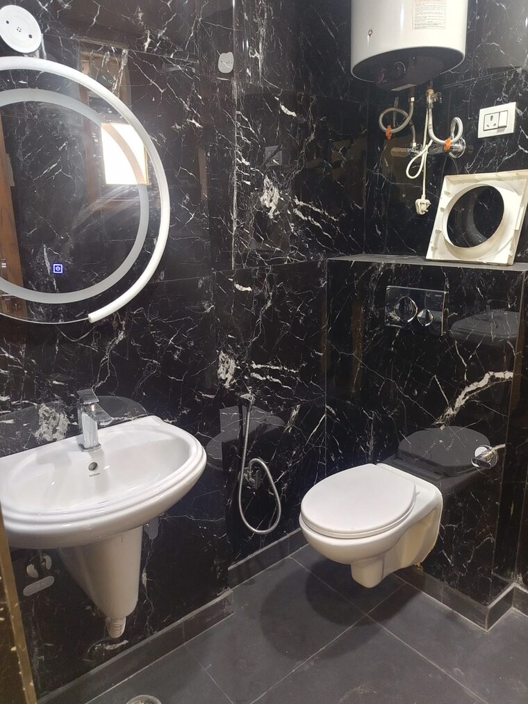 Bathroom, saket 3 Bedroom 170 Sq.Yd. Builder Floor In Saket Delhi 9309047