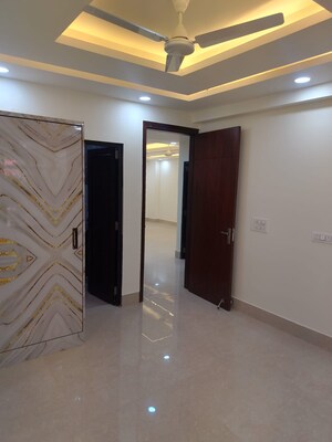 Room in 3 BHK Builder Floor at Saket – for Rent