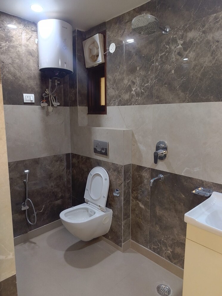 Bathroom, saket 3 Bedroom 170 Sq.Yd. Builder Floor In Saket Delhi 9309047