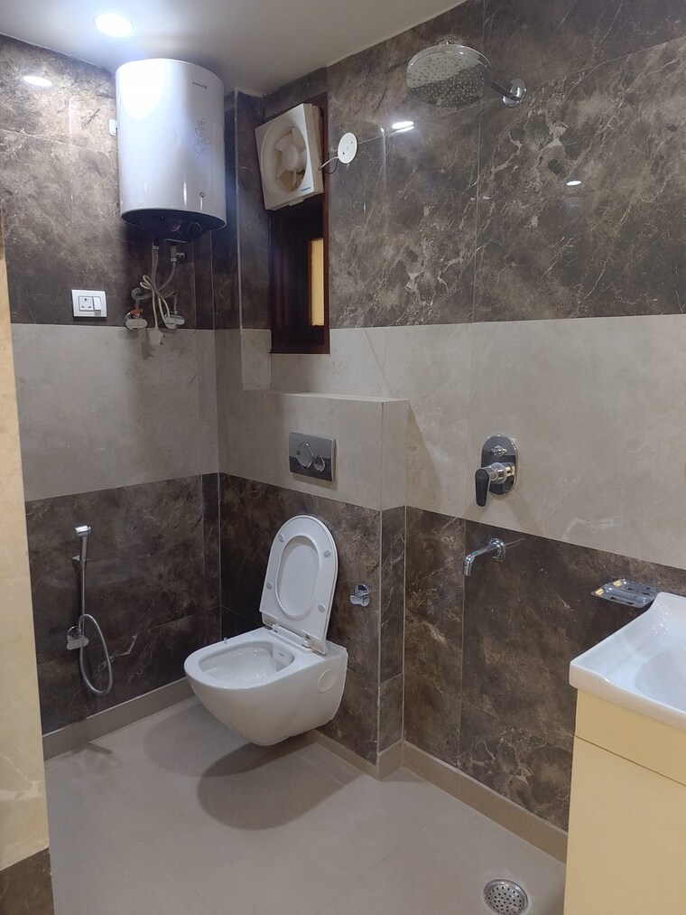 Bathroom, saket 3 Bedroom 170 Sq.Yd. Builder Floor In Saket Delhi 9309047