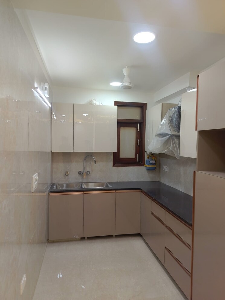 Kitchen, saket 3 Bedroom 170 Sq.Yd. Builder Floor In Saket Delhi 9309047