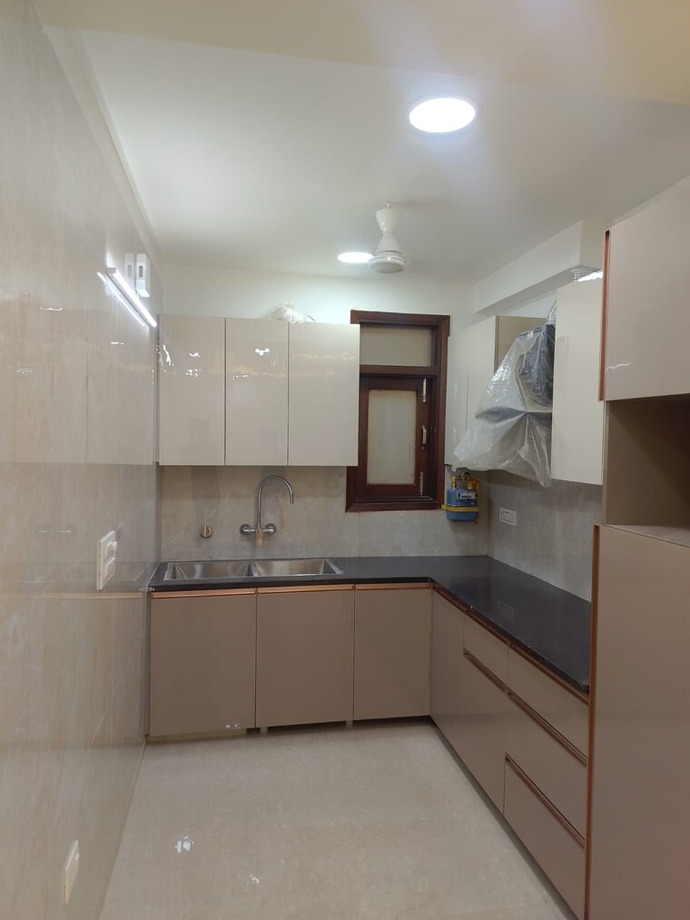 Kitchen, saket 3 Bedroom 170 Sq.Yd. Builder Floor In Saket Delhi 9309047
