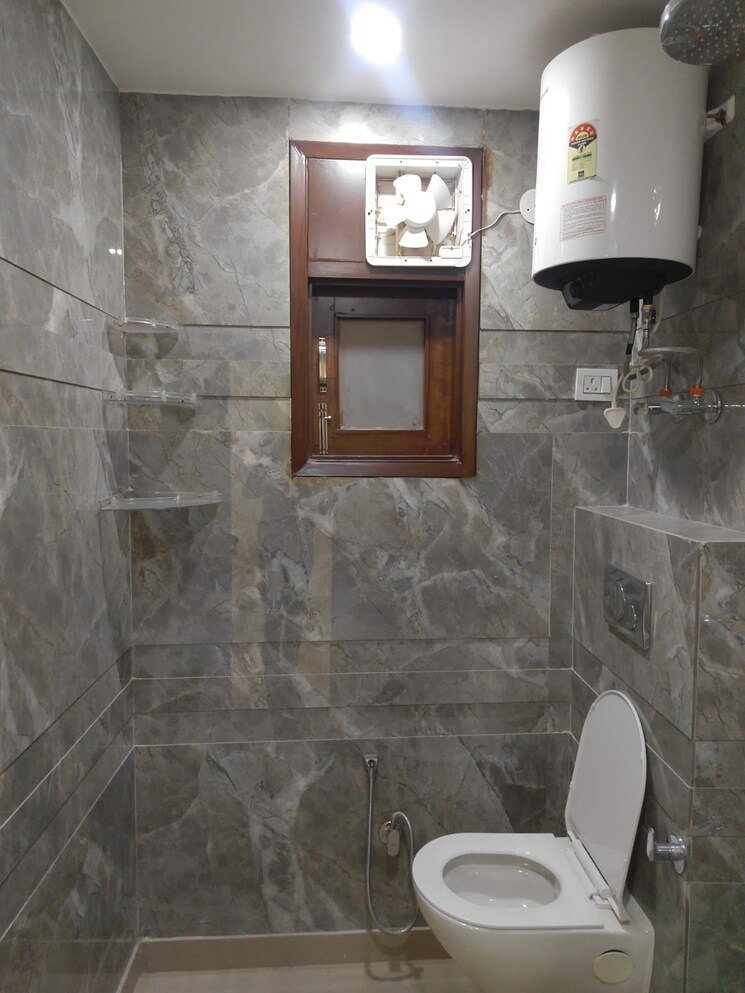 Bathroom, saket 3 Bedroom 170 Sq.Yd. Builder Floor In Saket Delhi 9309047