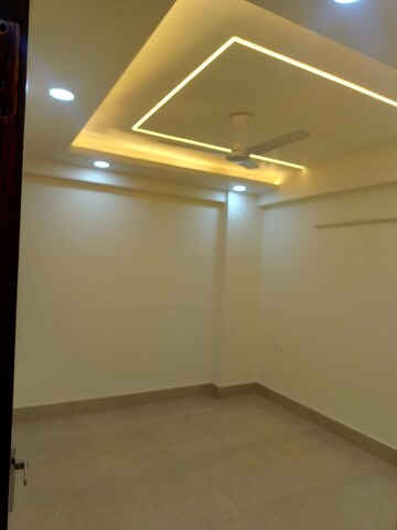 Room in 3 BHK Builder Floor at Saket – for Rent