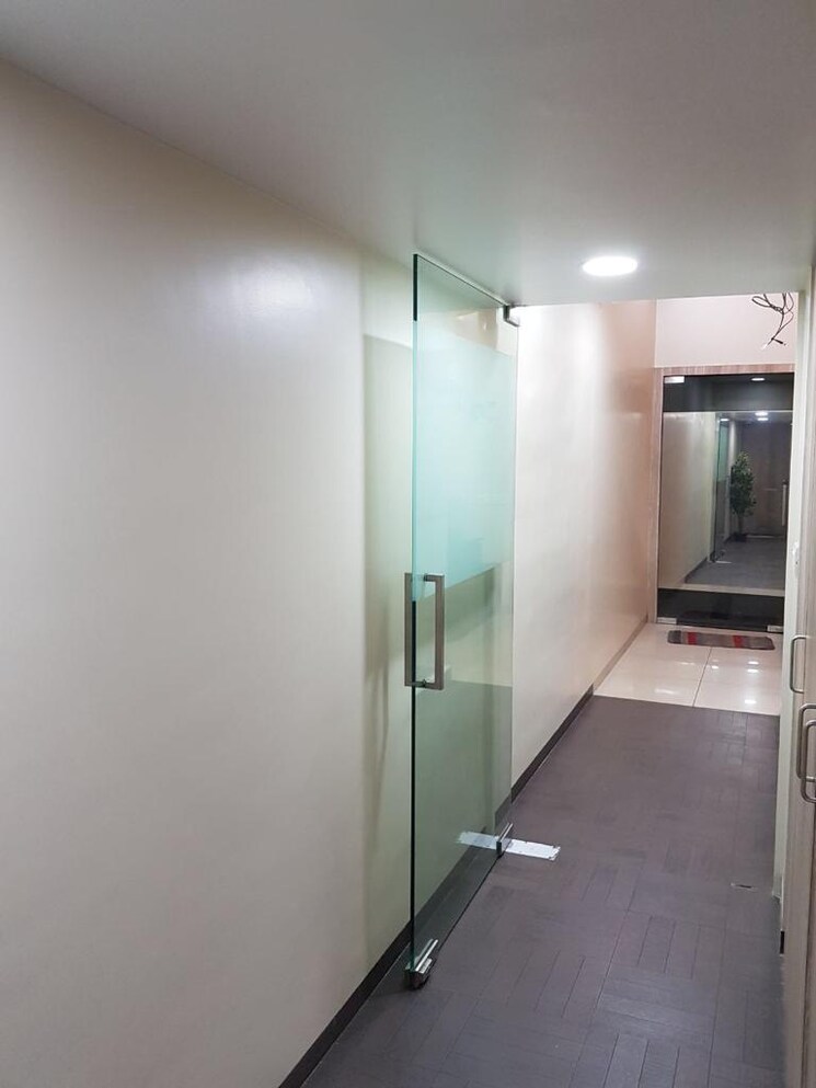 Room, haware-fantasia Commercial Office Space 680 Sq.Ft. In Vashi Sector 28 Navi Mumbai 9309060