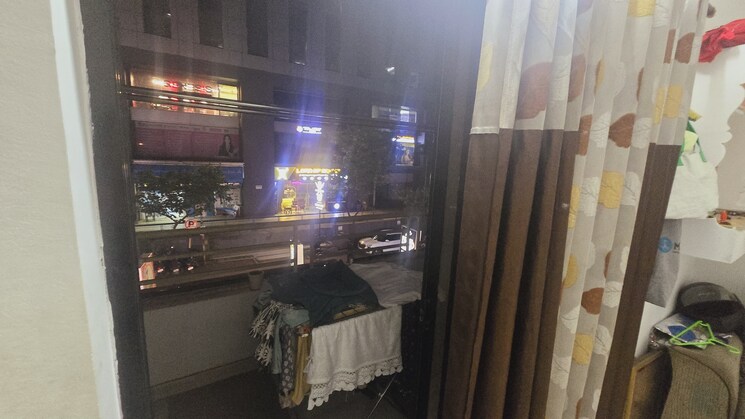 Kitchen, om-the-island 2.5 Bedroom 1100 Sq.Ft. Apartment In Wakad Pune 9309084