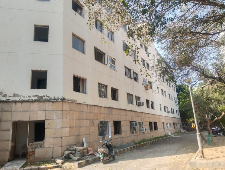 Exterior View, unitech-uniworld-gardens 1 RK 250 Sq.Ft. Apartment In Sector 47 Gurgaon 9309122