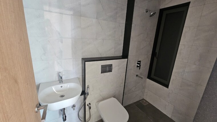 Bathroom, lodha-vista 2 Bedroom 646 Sq.Ft. Apartment In Lower Parel Mumbai 9309120