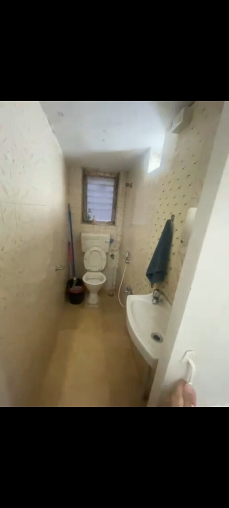 Bathroom, bhagwan-singh-apartment 1 Bedroom 450 Sq.Ft. Apartment In Mahim Mumbai 9309144