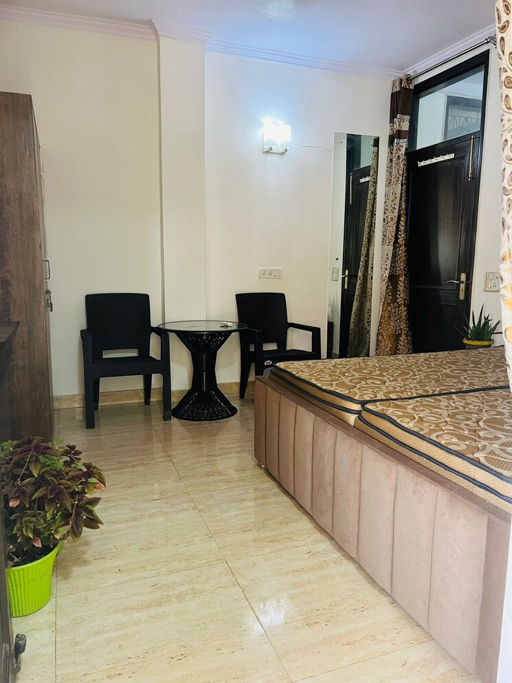 Bedroom, sultanpur 3 Bedroom 1250 Sq.Ft. Builder Floor In Sultanpur Delhi 9309152