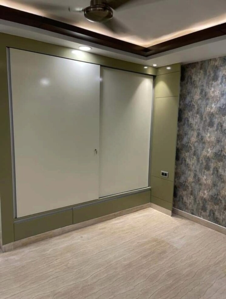 Master Bedroom, chittaranjan park 3 Bedroom 233 Sq.Yd. Builder Floor In Chittaranjan Park Delhi 9309187