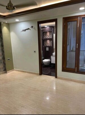 Master Bedroom in 3 BHK Builder Floor at Chittaranjan Park – for Rent