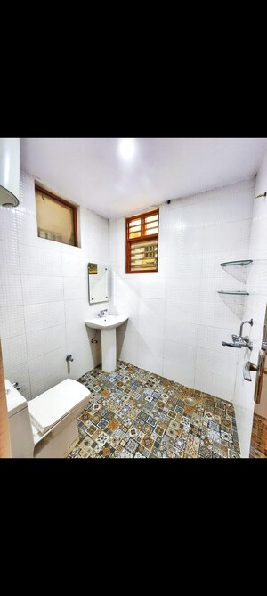 Team Area in 1 BHK Builder Floor at Saket – for Rent