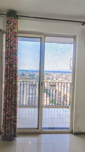 Room in 2 BHK Apartment at Trishla City, Patiala Road – for Rent