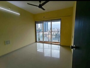 Room in 2 BHK Apartment at Lotus Lotus Link Square, Malad West – for Rent