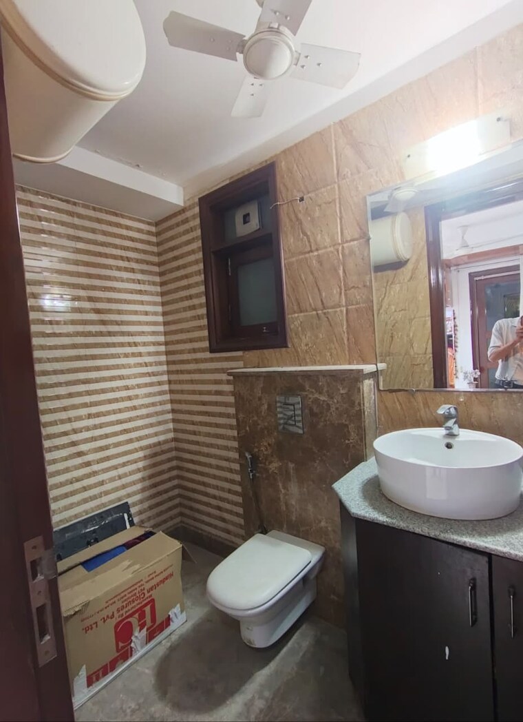 Bathroom, shivalik colony 3 Bedroom 1620 Sq.Ft. Builder Floor In Shivalik Colony Delhi 9309209